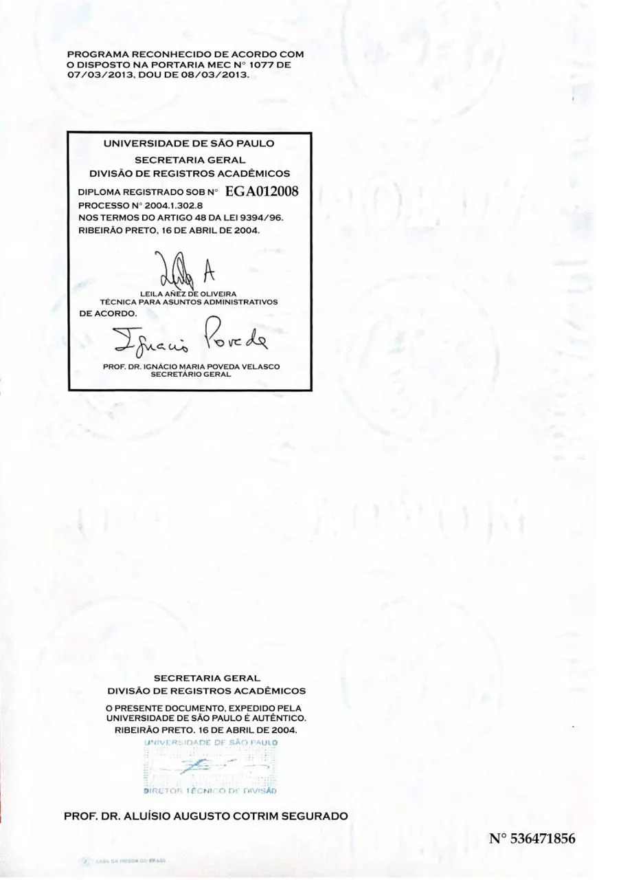 Exemplo do verso e registros de diploma universitário de Economia